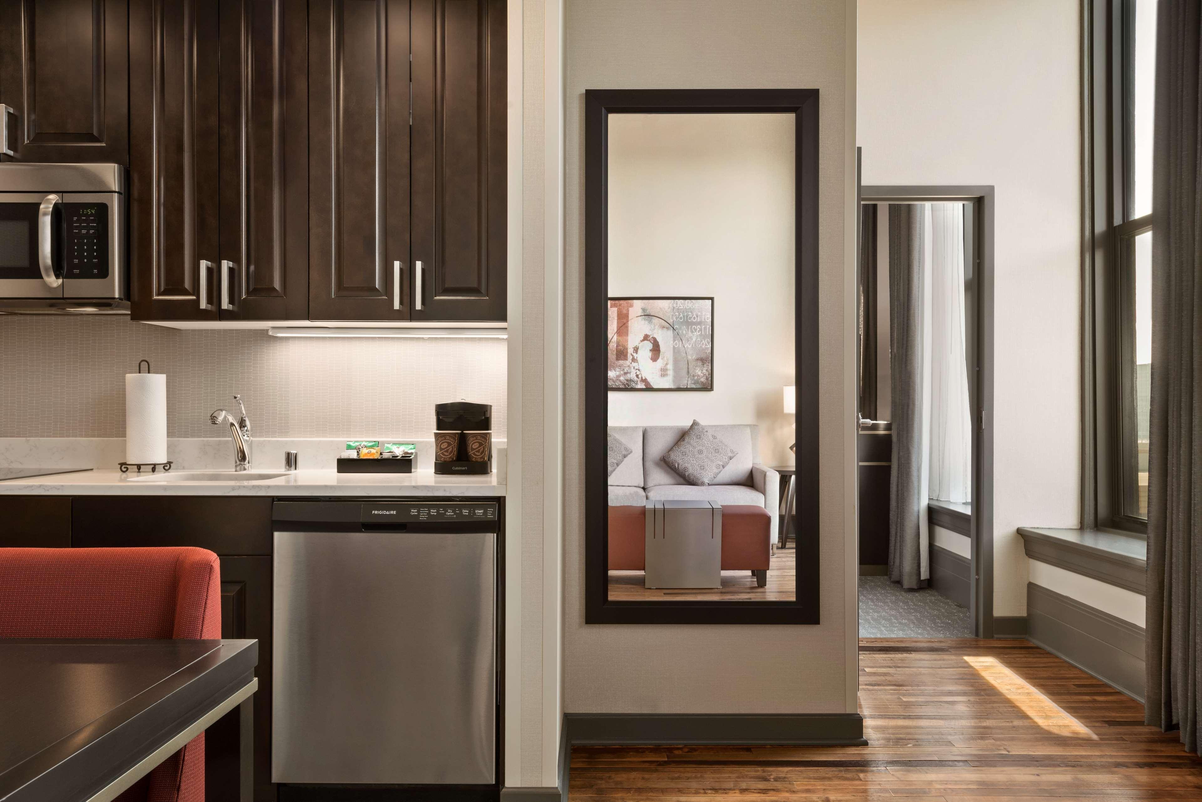 Homewood Suites By Hilton Milwaukee Downtown Bagian luar foto